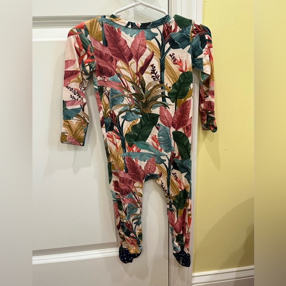 Posh Peanut 9-12M footed onesie - Picture 3 of 4